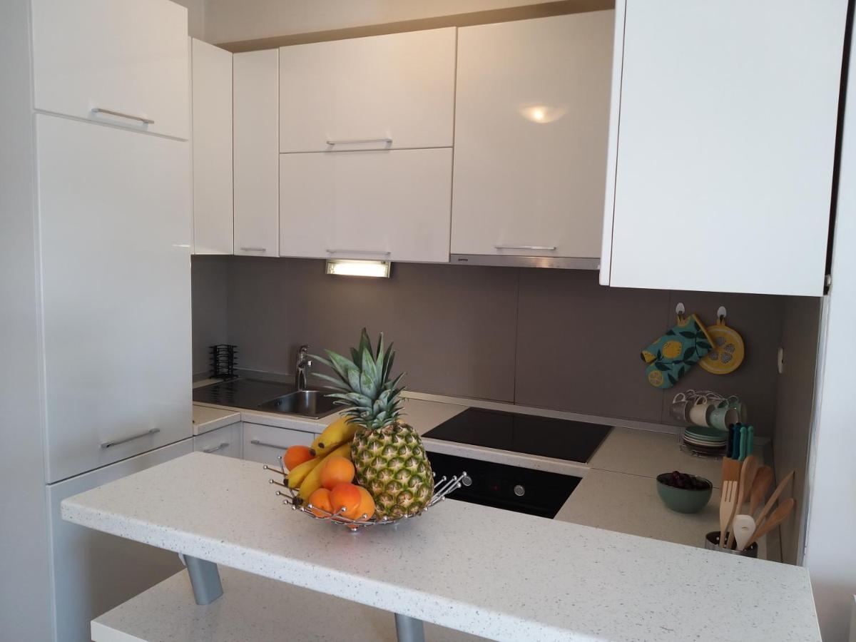 3 Bedroom Apartment With Terrace And Free Parking Split Exterior photo